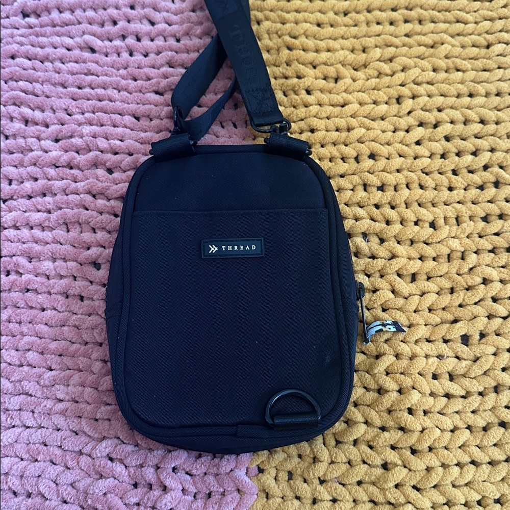 Thread Wallets Brand Black Crossbody Bag - Picture 4 of 4